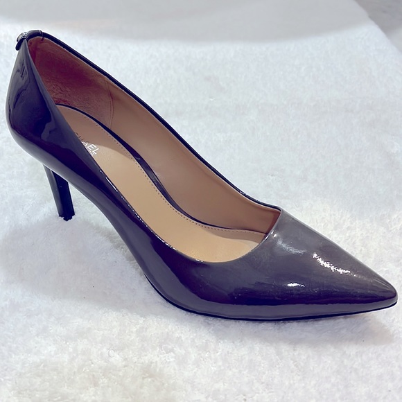 Smoke Grey Michael Kors patent leather pumps. - Picture 3 of 3